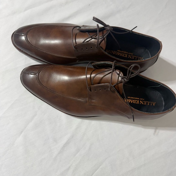 Allen Edmonds Men\'s Classic Brown Oxfords